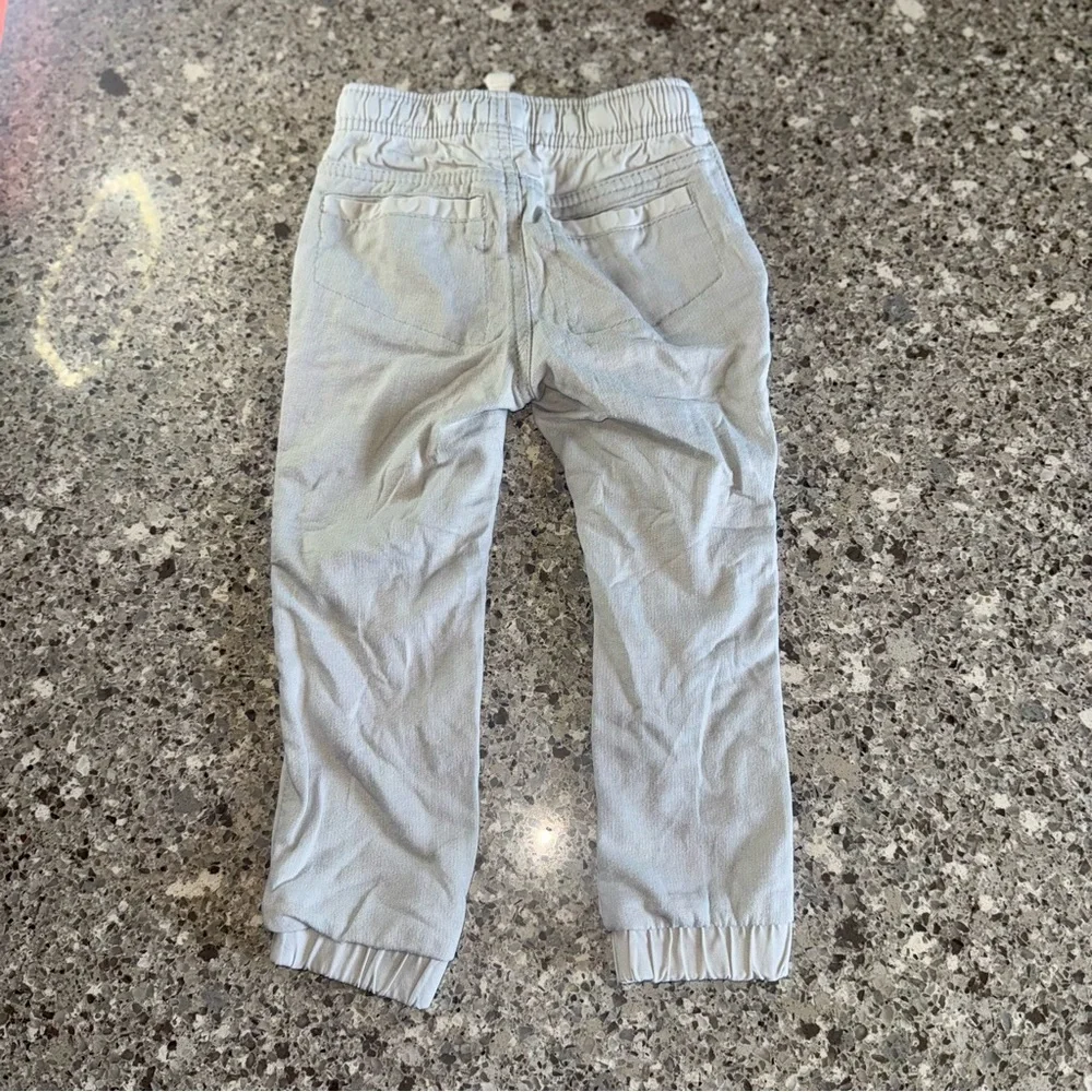 Cat & Jack l Light Gray Kids Jogger Pants l Boy’s Size: 3T - Picture 3 of 10